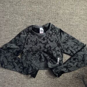 Gymshark Women’s Seamless workout cropped long sleeve keyhole back